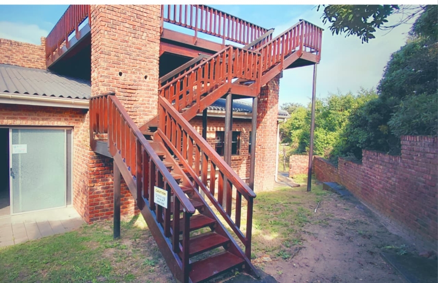 4 Bedroom Property for Sale in Oyster Bay Eastern Cape